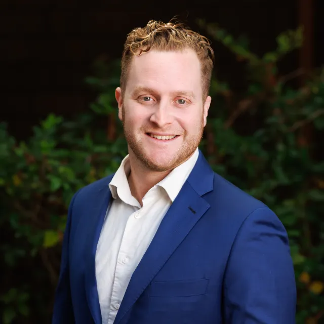 Victor Sella headshot