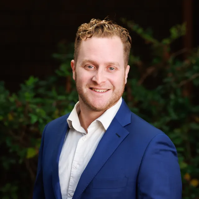 Victor Sella headshot