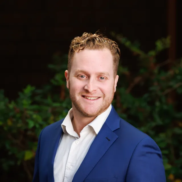 Victor Sella headshot